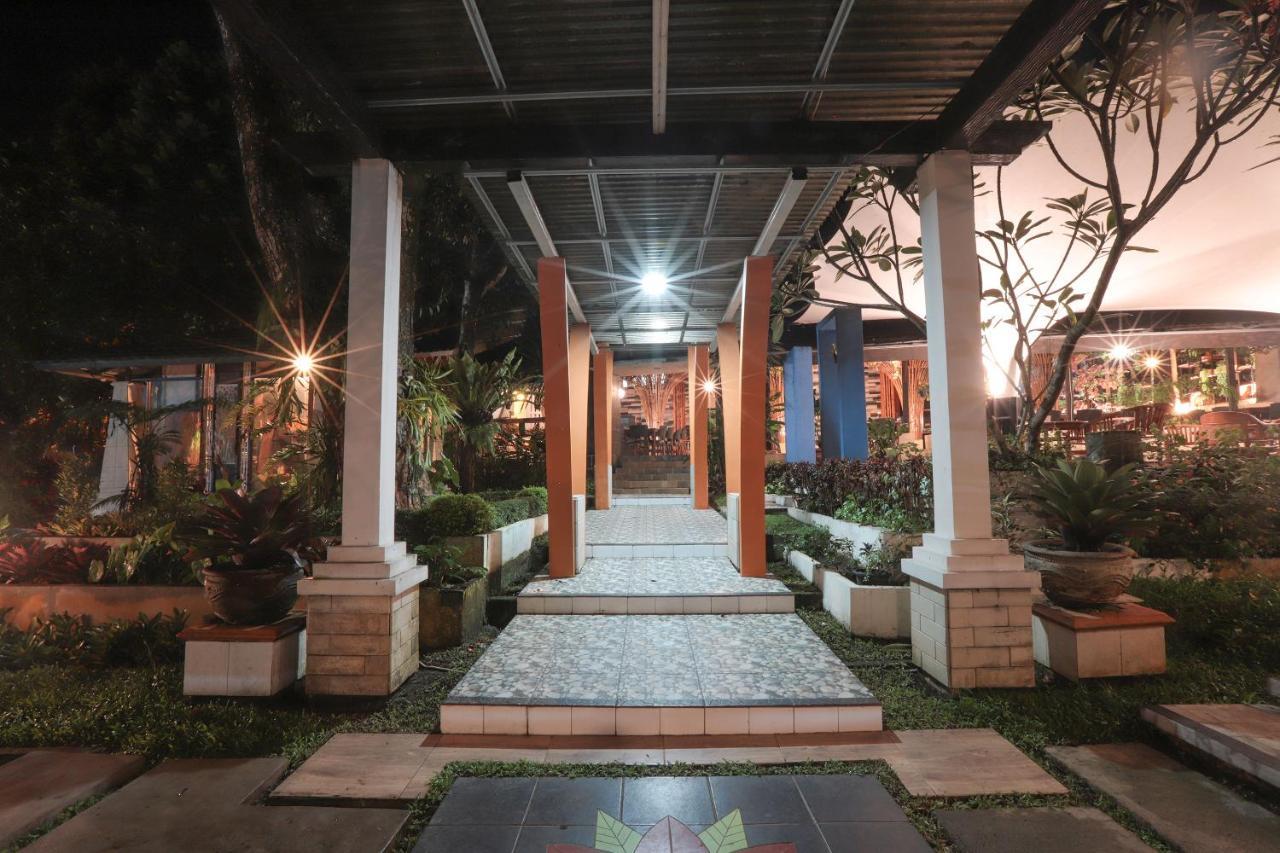 The Village Resort Богор Екстер'єр фото